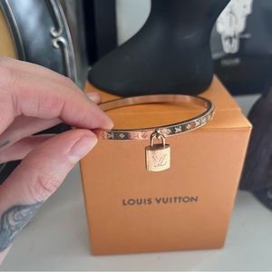 Lock bracelet
